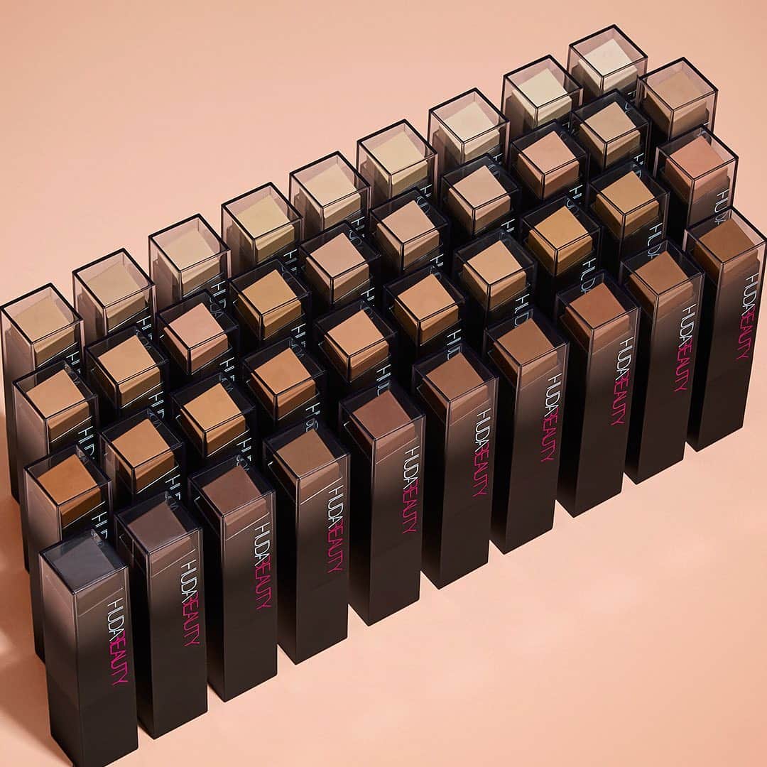 Huda Kattanさんのインスタグラム写真 - (Huda KattanInstagram)「Are you ready?? Did you LOVE the skin blurring finish of Faux Filter, but want something more natural, that would last all day long? Meet our NEW #FauxFilter Stick Foundation!! ⠀⠀⠀⠀⠀⠀⠀⠀⠀ Our first ever foundation STICK is a lighter version of our OG foundation with 39 buildable shades that are fragrance FREE, transfer-proof, waterproof and non-comedogenic!! Buff it out with our new double-ended Build & Buff brush for an airbrushed finish, and pair it with our #WaterJellyPrimer that adds light hydration that keeps your makeup fresh and locked in place all day long! ⠀⠀⠀⠀⠀⠀⠀⠀⠀ Honestly, this formula is everything and I can't wait to see all of those gorgeous selfies – no filter needed!! Love you all so much ⠀⠀⠀⠀⠀⠀⠀⠀⠀ Launching online EVERYWHERE on Wednesday 21st October - sign up to the waitlist on hudabeauty.com」10月13日 1時35分 - hudabeauty