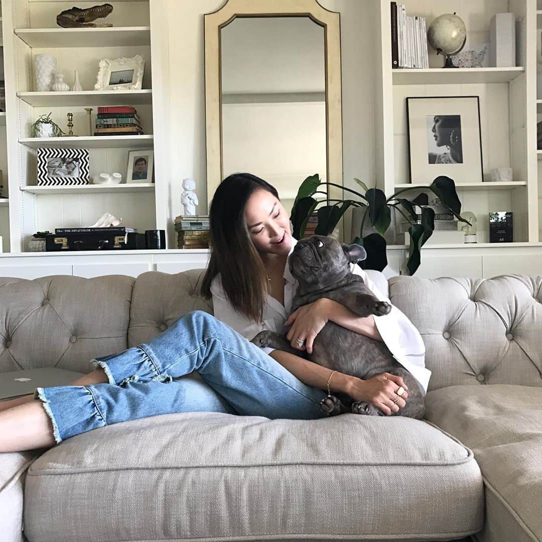 クリッセル・リムさんのインスタグラム写真 - (クリッセル・リムInstagram)「When mignon first met Chloé he would just lay next to her, lay on her, and would ALWAYS just be by her side. We always knew he had a closeness with Chloé, but we didn’t realize how much until he passed away right next to her (she was in her virtual class when this happened). Chloé didn’t realize as he was just laying next to her like he always does. He wanted to be by her side from the beginning til the end 🥺  Mignon passed away 2 weeks ago due to some health complications. It has been a really hard past few weeks for us and our hearts have been shattered. This is our first experience losing an animal friend, and we honestly didn’t expect it to be this hard. He was our first child even before the girls came into our lives. Mignon came into our lives and taught us about love, and now that he has  departed us he has taught us about loss. Thank you Mignon for all the memories. You will live in our hearts forever.  We love you Mignon and are thinking about you every day and miss you so much 🥺.」10月13日 1時40分 - chrisellelim