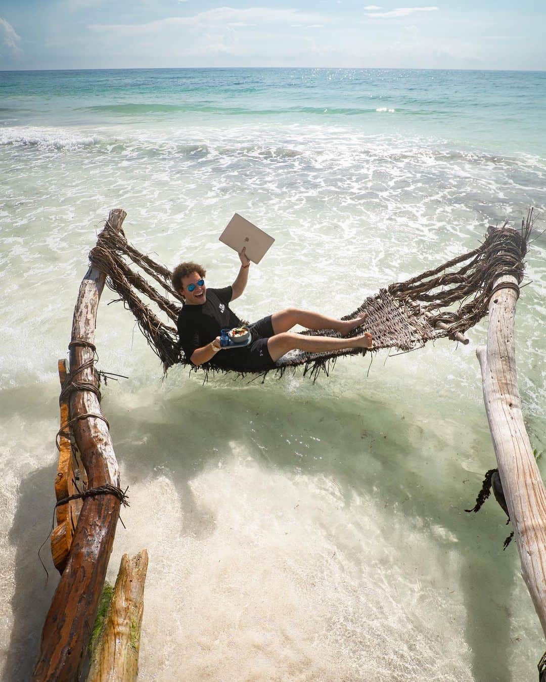 ティモシー・サイクスのインスタグラム：「Happy Monday!!! Whatcha think about my office with a view today? I love the water, but I'll tell you it's tough to balance my breakfast and my laptop as the waves crash into me! Don’t try this at home as salt water and laptops do NOT mix, but I’ve been trading 20+ years & donate 100% of my trading profits to charity through @karmagawa so I have to try new stuff to challenge myself and keep trading fun/interesting while also reminding my students that new technology allows you to #workfromanywhere with the #laptoplifestyle so remember to maximize/appreciate the freedom you have & create your own dream life (which is different for everyone)! It’s not just about how much $ you can make as I know SEVERAL unhappy multi-millionaires, and even billionaires, who are lost in life because they only focused on making money alone! #motivationmonday #officewithaview #mobileoffice #jewblue #jewswithofficeviews」