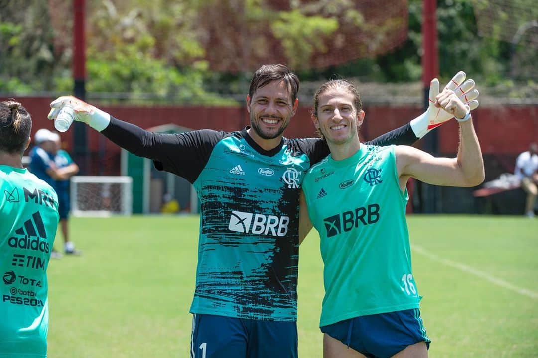 フィリペ・ルイスのインスタグラム：「O mais fofinho do Brasil está de volta!!! Grandeeeee @diegoalves   📸: @alexandrevidalfotografo」