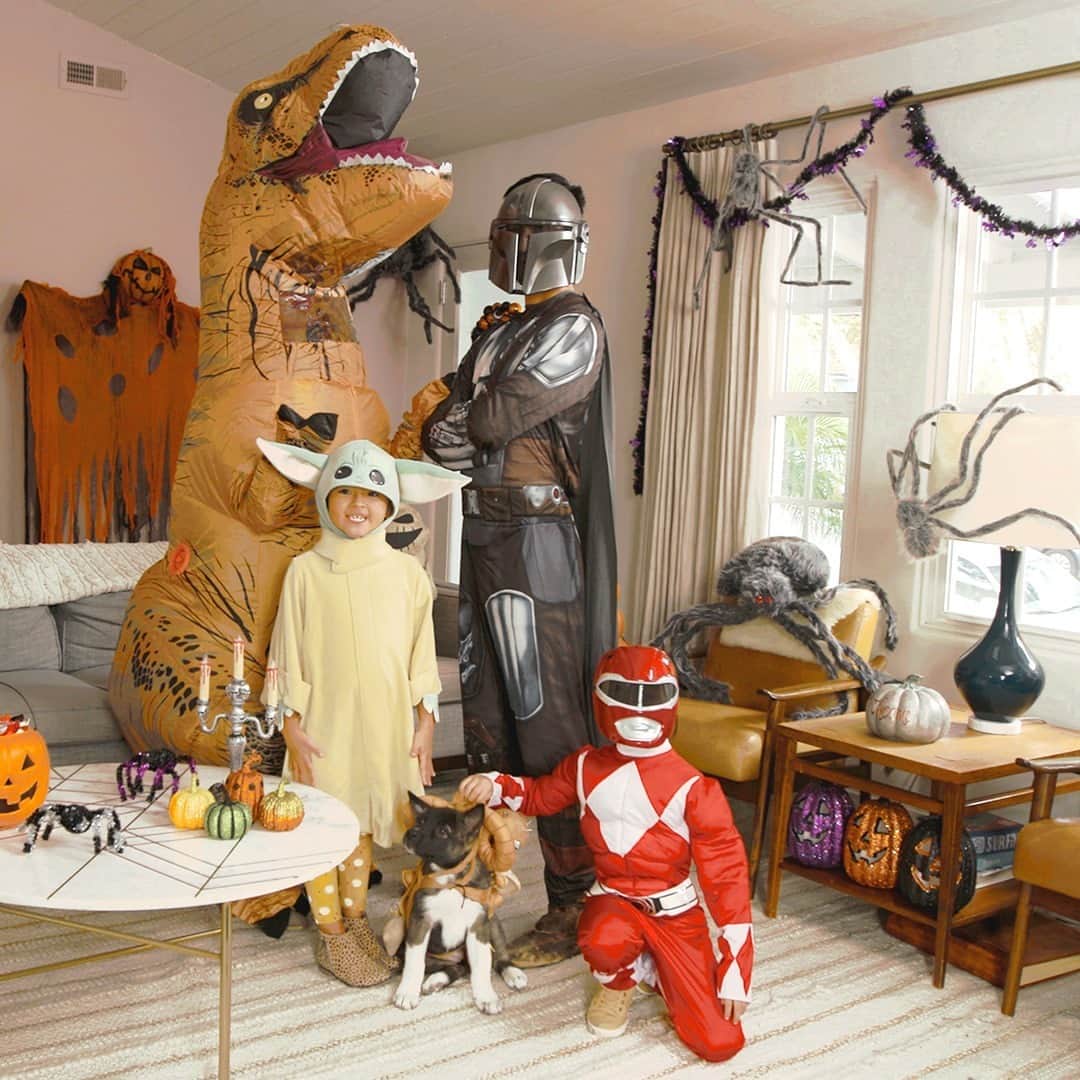 Wal-Mart Stores, Incさんのインスタグラム写真 - (Wal-Mart Stores, IncInstagram)「Ready for your own costume party? We have all the costumes you and your will family love, from superheroes to super-sized dinos!」10月13日 2時00分 - walmart