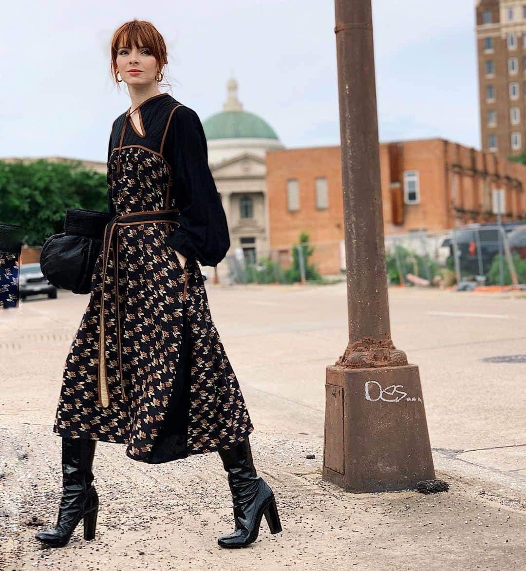 ジェーン・アルドリッジのインスタグラム：「Throwback to a favorite 🍂❤️」