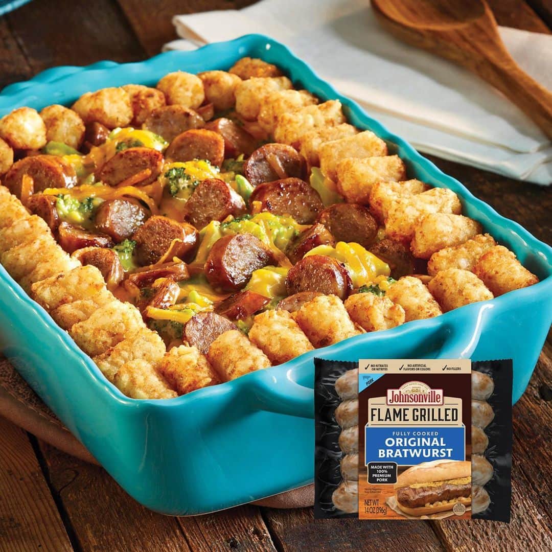 ジョンソンヴィルのインスタグラム：「Meal plan for the week with our #kidapproved #athome dinner ideas made tastier with Johnsonville Flame Grilled Sausage.   From Brat-er Tot Casseroles🌭, English Muffin Personal Pizzas 🍕, to Buttered Noodles with Brat Slices 👉 there's something for everyone!   Recipes & info on Flame Grilled Sausage (grilled for you, you're welcome 😉) at our #linkinbio」