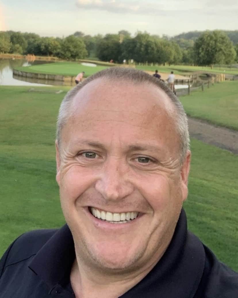 のインスタグラム：「Can’t believe this is real. To sarah and the kids our hearts are broken. We love you Pat. We’ll take care of them mate. https://patrickhendry.muchloved.com」