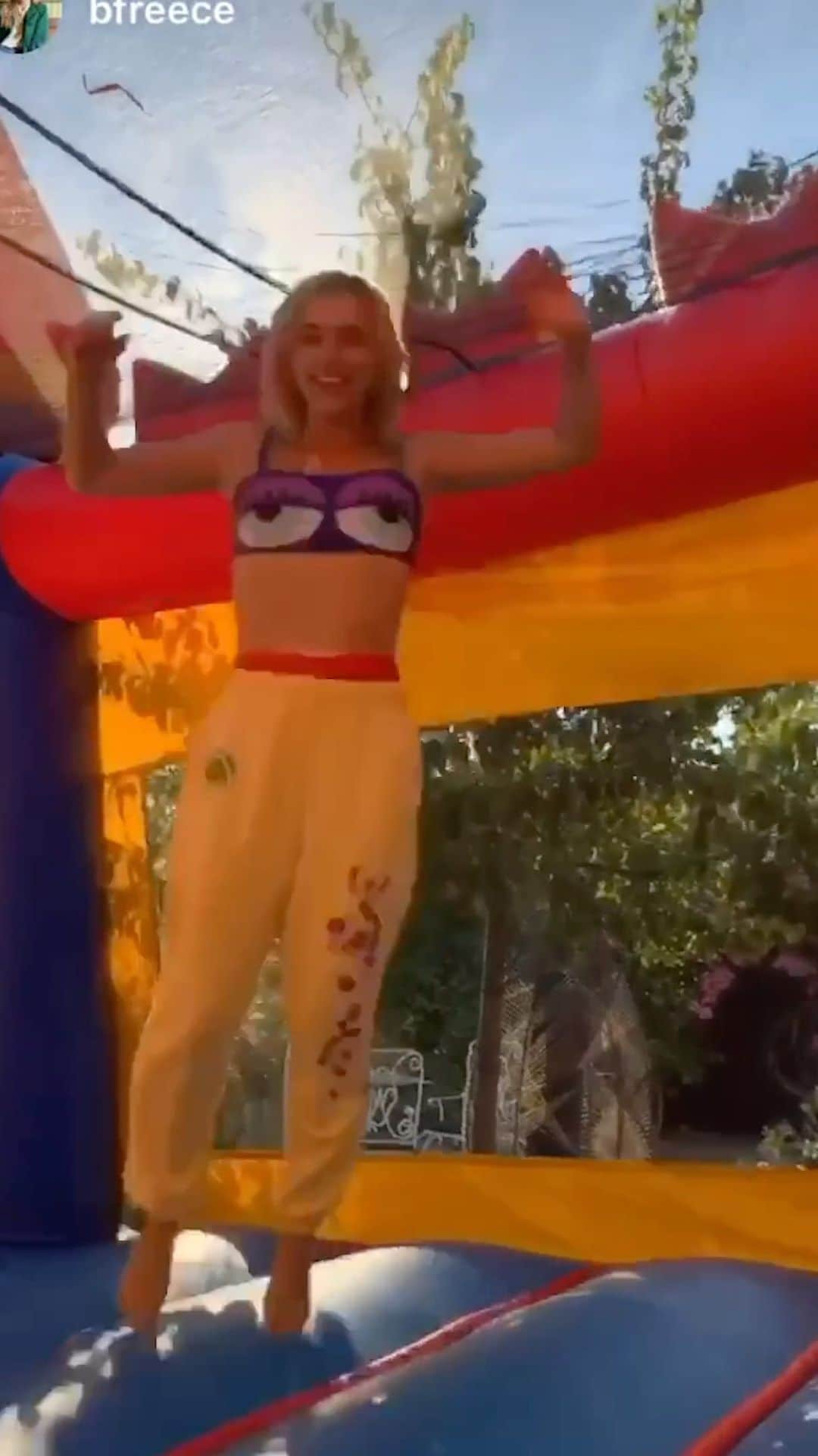 マティー・ノイズのインスタグラム：「@mollymoore and i share the same birthday so you know it’s gonna be lit 🔥 all the way from joshua tree to this years burning man which took a whole 3 months to plan, i got by with a little help from my friends ❤️❤️(PS everyone in dis video was corona tested before entering) UP ON MY YOUTUBE NOW」