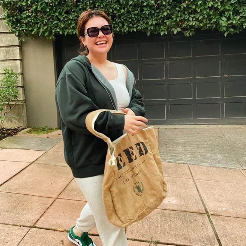 のインスタグラム：「How it feels to help provide enough school meals for an entire year (185 meals!)」