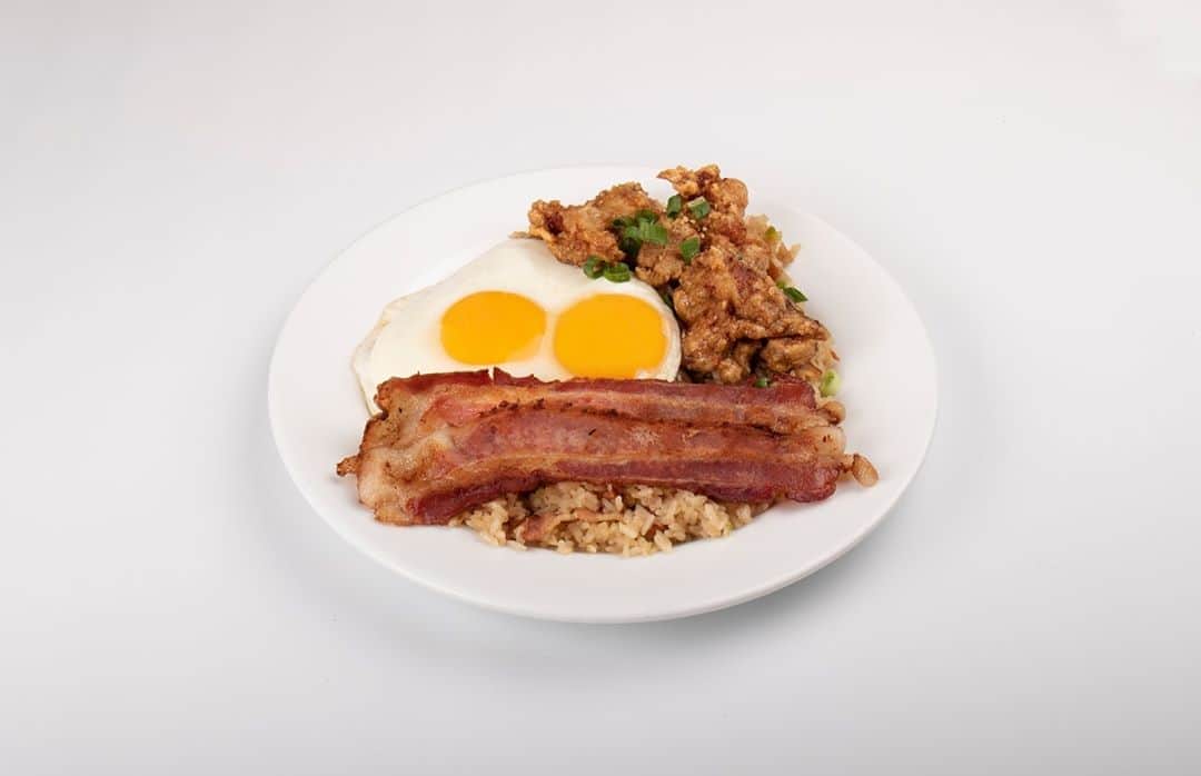 Zippy's Restaurantsのインスタグラム：「Introducing the Korean Fried Chicken Breakfast: our Korean Fried Chicken served over a bed of Fried Rice with Island Fresh Eggs and savory Bacon. Try it today in our restaurant dine-in or from our takeout counter.」