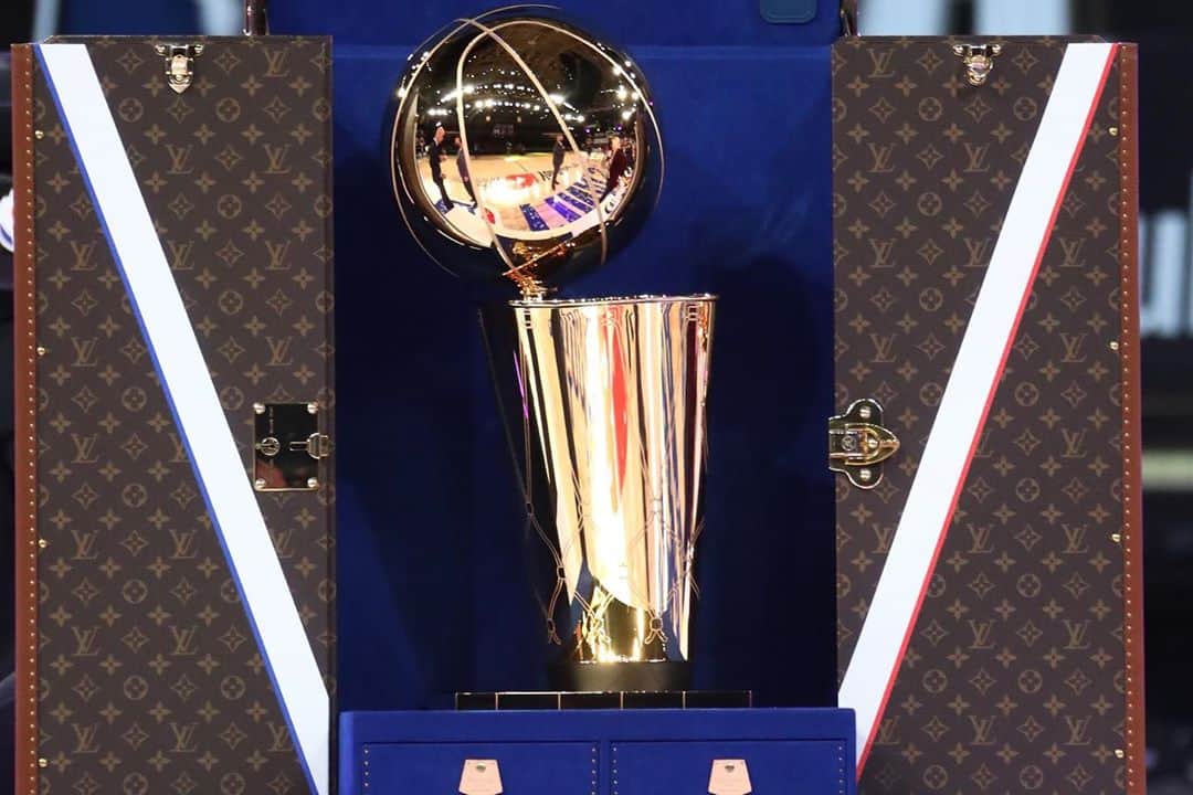 NBAさんのインスタグラム写真 - (NBAInstagram)「The #LouisVuitton Trophy Travel Case delivered the Larry O’Brien Trophy to the 2020 NBA champion @lakers! #LVxNBA」10月13日 2時45分 - nba