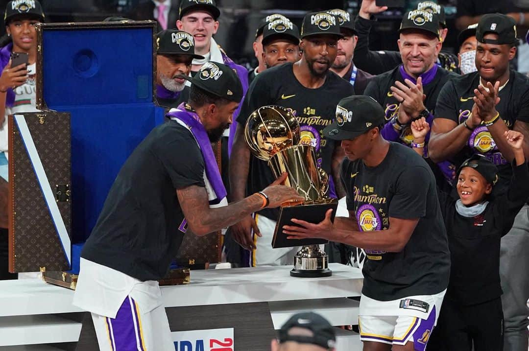 NBAさんのインスタグラム写真 - (NBAInstagram)「The #LouisVuitton Trophy Travel Case delivered the Larry O’Brien Trophy to the 2020 NBA champion @lakers! #LVxNBA」10月13日 2時45分 - nba