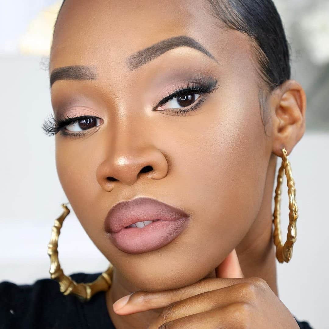 Revlonさんのインスタグラム写真 - (RevlonInstagram)「Double tap if you have an untold story to share 💓  For a soft glam lippie like @maya_galore, swipe on our creamy #SuperLustrous The Luscious Mattes Lipstick in Untold Stories (011)」10月13日 2時50分 - revlon