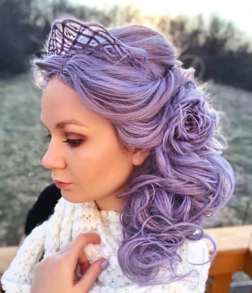 CosmoProf Beautyさんのインスタグラム写真 - (CosmoProf BeautyInstagram)「Hands crown the cutest style we've seen👑💜⁣⁣⁣ ⁣⁣⁣ "I am in love with natural products. I was excited to try out the @aghair Bloom Flexible Hold Hairspray. It's non aerosol, 98% plant-based and smells amazing!" Hair by #CosmoPro @beautybyhaleygarber⁣⁣⁣ ⁣⁣⁣ Save up to 25% on AG Hair sprays this month at #cosmoprofbeauty where you are #licensedtocreate⁣⁣⁣ ⁣⁣⁣ #repost #aghair #upstyle #upstyles #lilachair #lavenderhair #braidstyle #braidideas」10月13日 2時57分 - cosmoprofbeauty