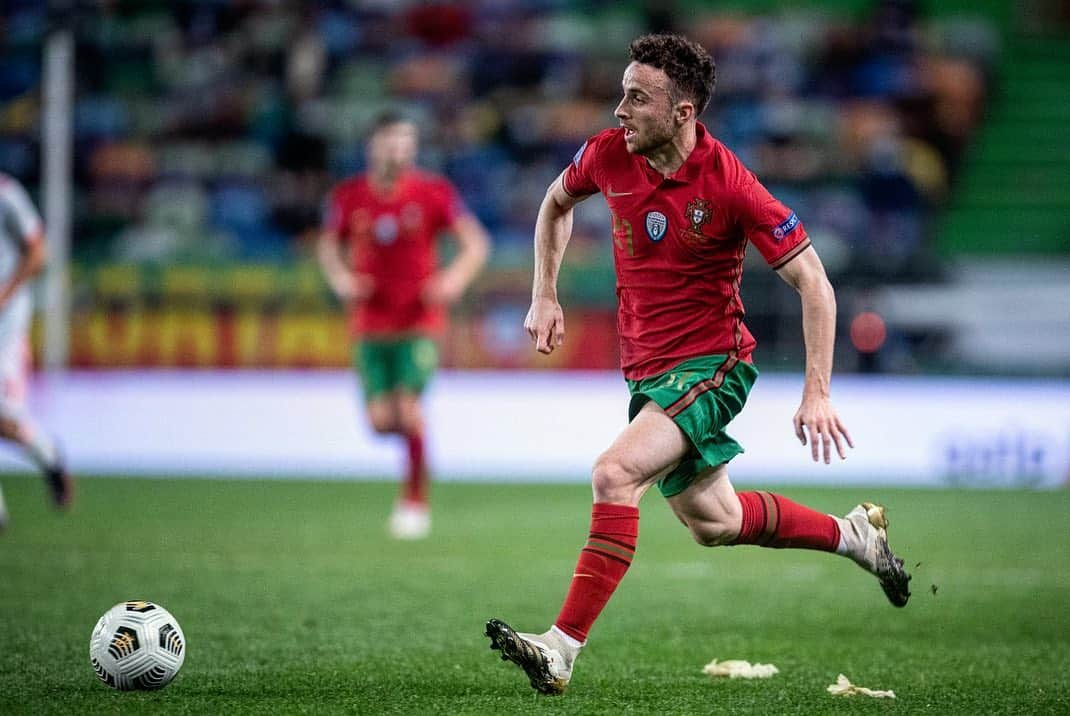 リヴァプールFCさんのインスタグラム写真 - (リヴァプールFCInstagram)「@diogoj_18 on international duty! 🇵🇹🌍😁 #LFC #LiverpoolFC #Liverpool #Portugal 📸 @jmonteiro72」10月13日 2時54分 - liverpoolfc