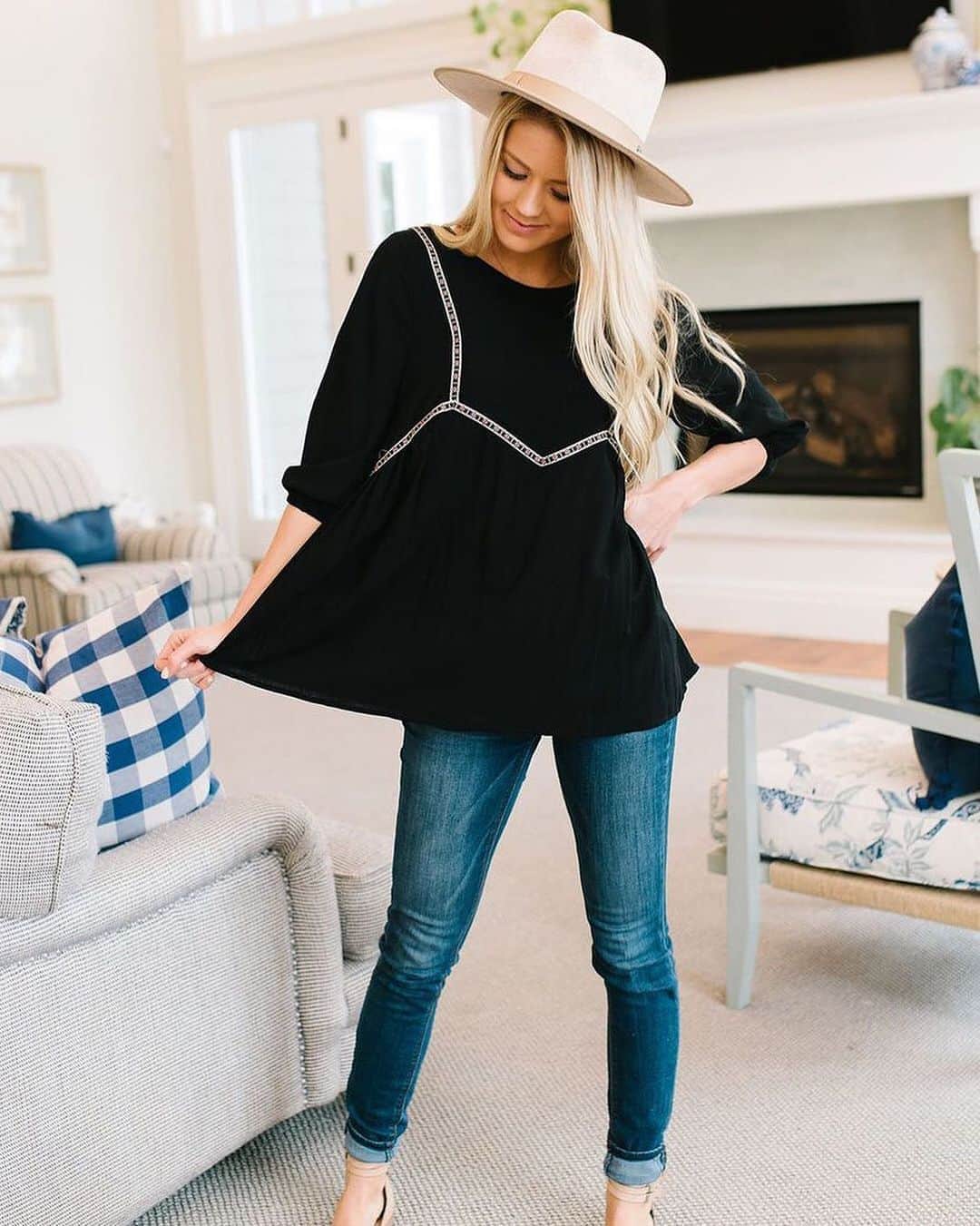 ロック&リパブリックのインスタグラム：「That new outfit feeling. 🖤 Find cute fall favorites from @citrusandlemon, part of the Curated by Kohl’s collection. And try our contactless store drive up for online orders at select locations. #Kohls」