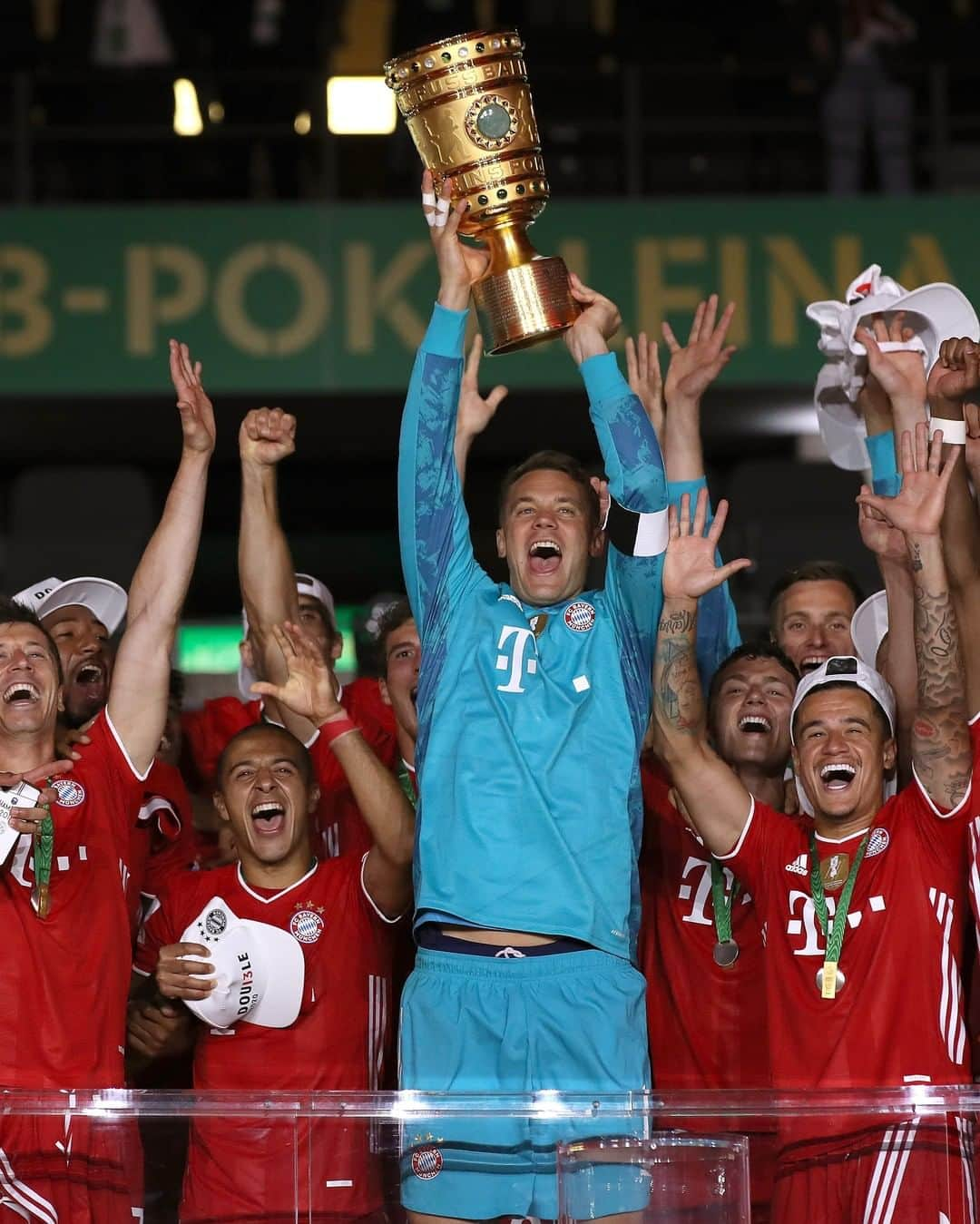 バイエルン・ミュンヘンさんのインスタグラム写真 - (バイエルン・ミュンヘンInstagram)「🏆 #MondayMotivation 🏆  #Packmas on Thursday! 👊 @dfb_pokal #MiaSanMia #FCBayern #DFBPokal #football」10月13日 3時08分 - fcbayern