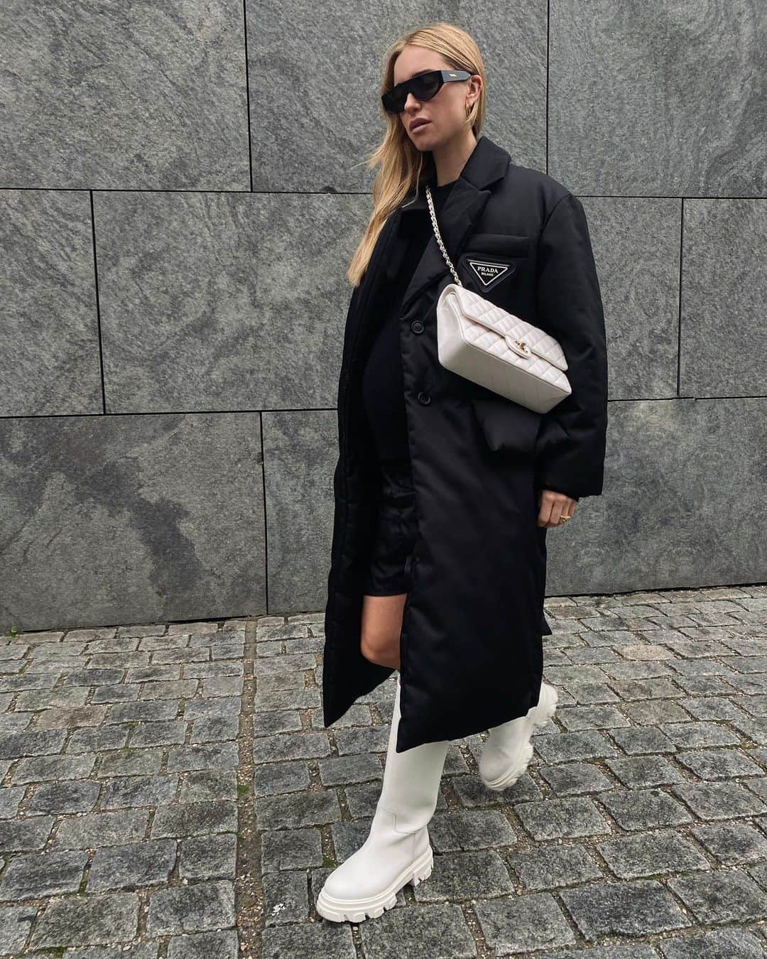 ペニーレ・タイスベックさんのインスタグラム写真 - (ペニーレ・タイスベックInstagram)「Finally coat season🖤」10月13日 3時23分 - pernilleteisbaek