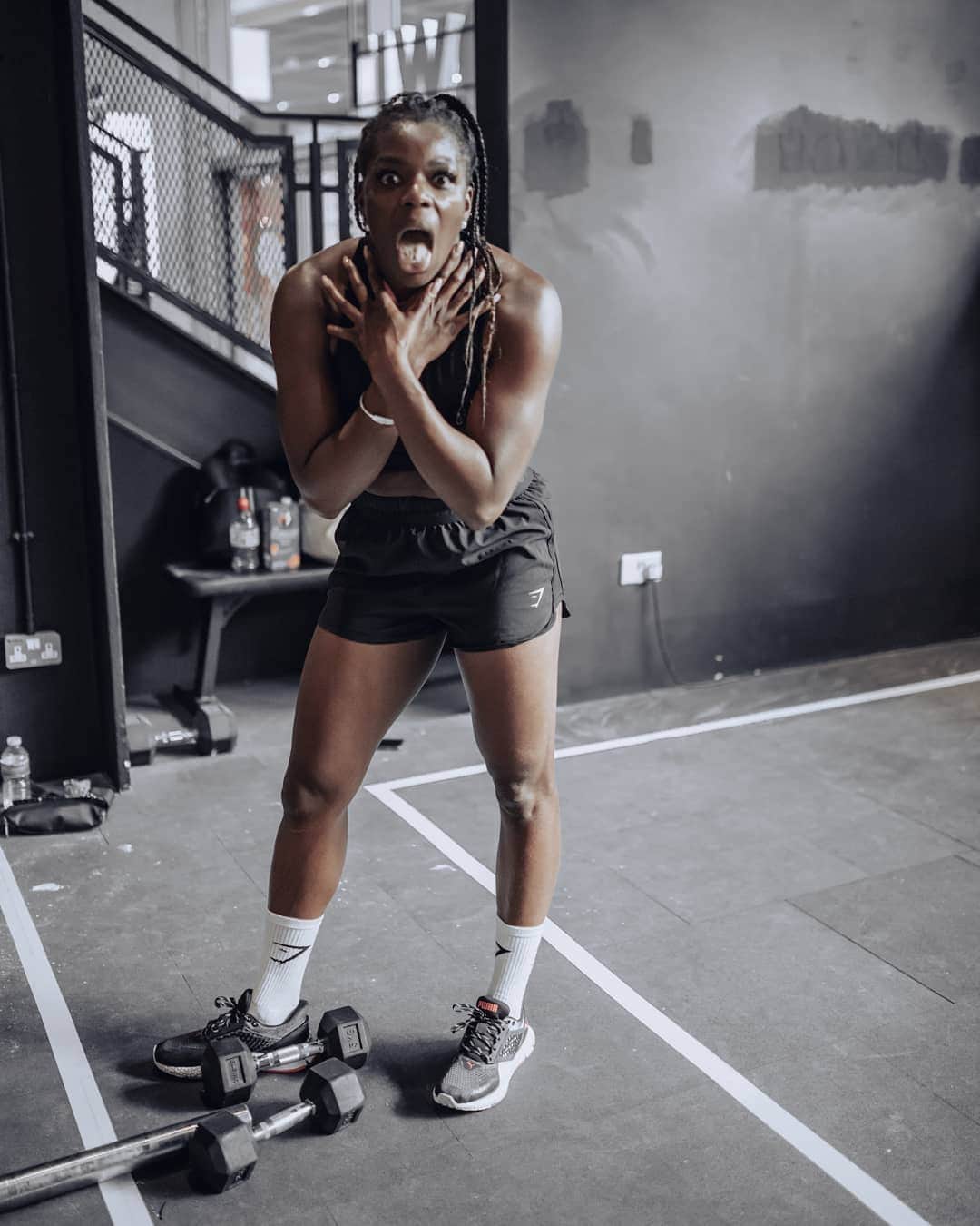 アシャ・フィリップのインスタグラム：「My face at the start of winter training....☠️❄️  Let's gooooo🏃🏾‍♀️💪🏾🇯🇵  🦈 @gymshark  #Gymshark #Workout #WinterTraining #Sprints #Olympian #Olympics #GymsharkTrain」