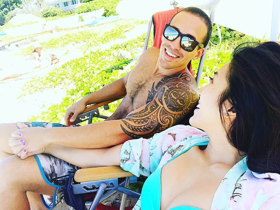 オリビア・タイのインスタグラム：「Happy Birthday, Bootieeeee! @martinez__christopher 💜💜💜 Missing Kailua 🏝」