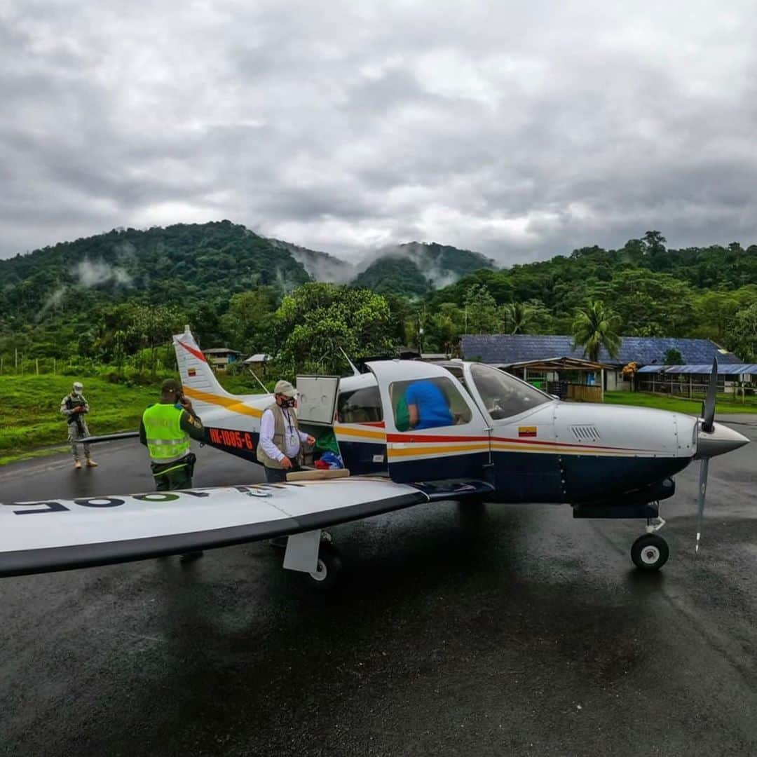 Shinedownさんのインスタグラム写真 - (ShinedownInstagram)「Direct Relief continues to go above and beyond as they respond to the ongoing crises of Covid-19, a record-setting hurricane season, historic wildfires, gaps in health care access and more.   We are constantly motivated by the work @directrelief is doing, and by all of the essential workers across the globe.   Follow @directrelief to stay informed and visit directrelief.org for more information on their humanitarian relief efforts.   Together #WeStandTall   📷 @directrelief」10月13日 3時31分 - shinedown