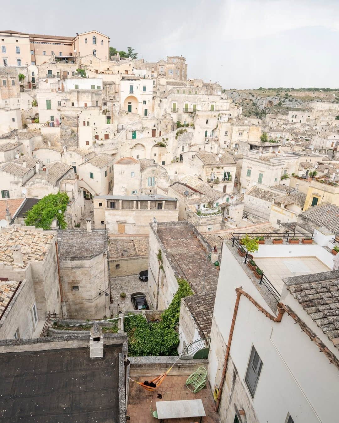 National Geographic Travelさんのインスタグラム写真 - (National Geographic TravelInstagram)「Photo by @andrea_frazzetta / From their balconies, the inhabitants of Matera can admire the center of one of the oldest cities in the world. Also known as I Sassi (The Stones), the historical center of Matera has been inhabited without interruption since the Paleolithic period. To see more photos from my travels, follow me @andrea_frazzetta. #italy #matera #basilicata」10月13日 3時37分 - natgeotravel