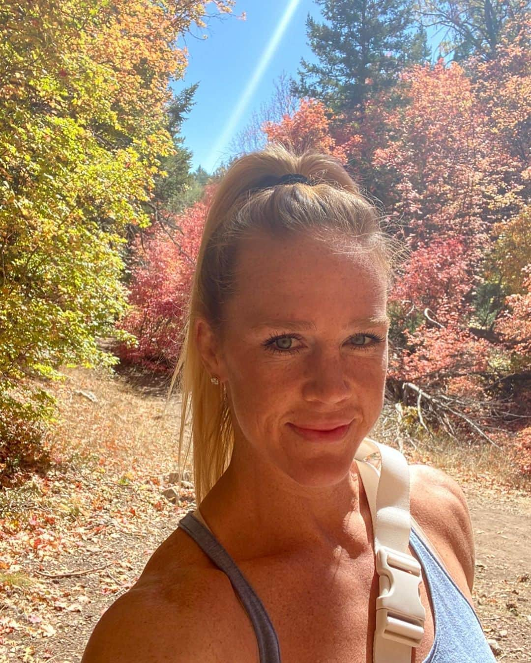 ホリー・ホルムさんのインスタグラム写真 - (ホリー・ホルムInstagram)「Fall ❤️ @dr.charlseymcdonald and of course River 😊」10月13日 3時48分 - hollyholm