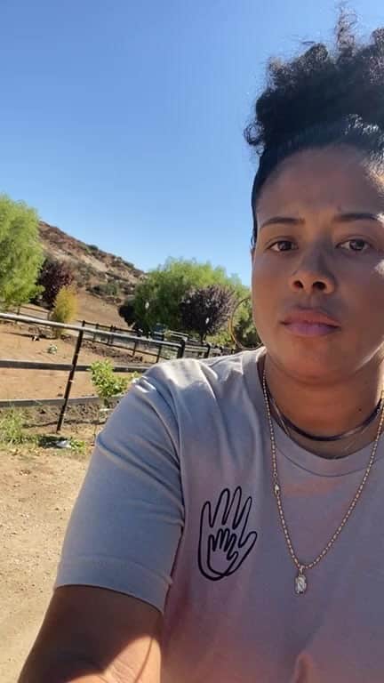 ケリスのインスタグラム：「Happy indigenous peoples day every day !!!!! We are the people shout out to the homie @beleafmel love the shirt man !」