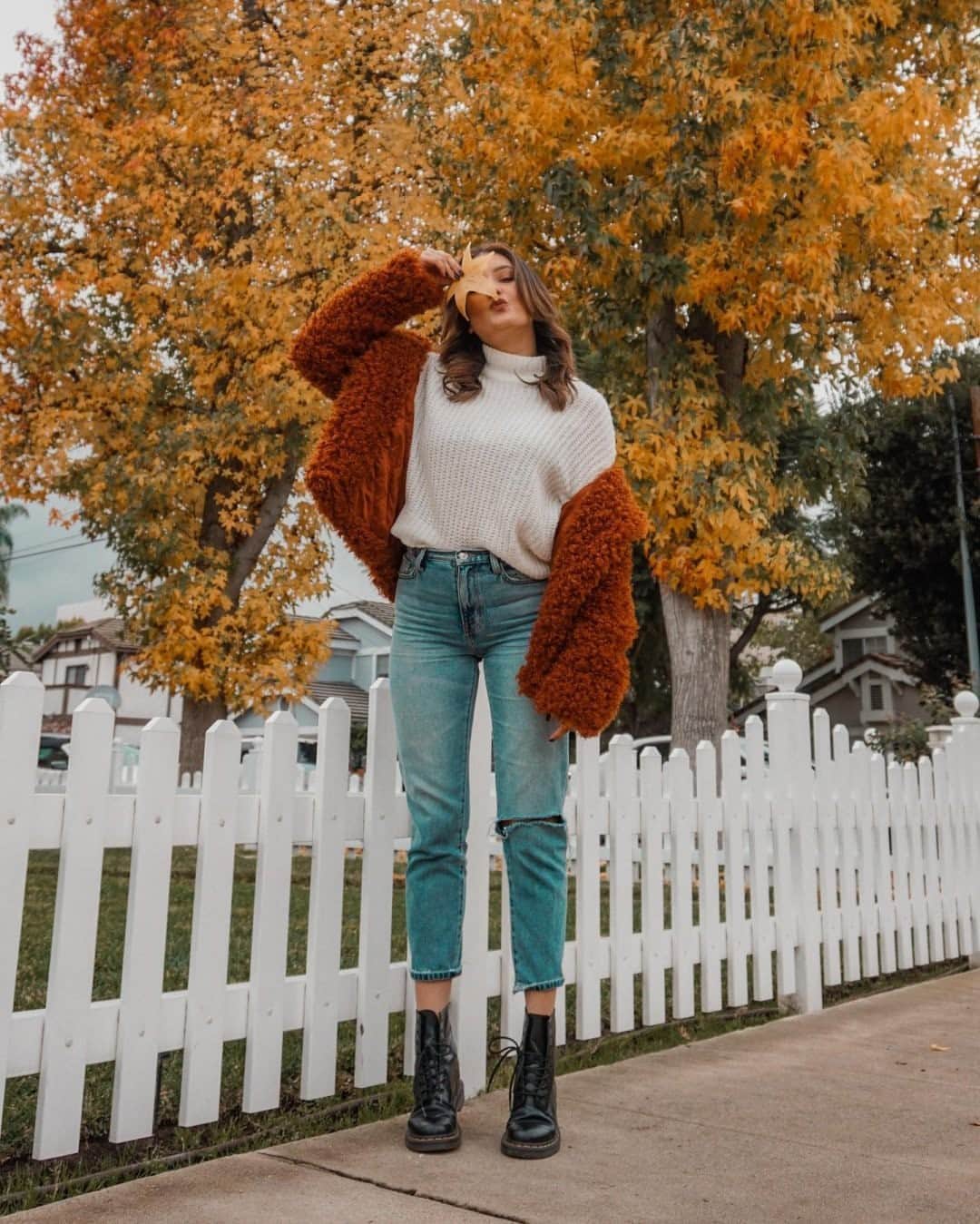 カレントエリオットのインスタグラム：「feels like #fall 🍂/ cc: @paulinehaydee」