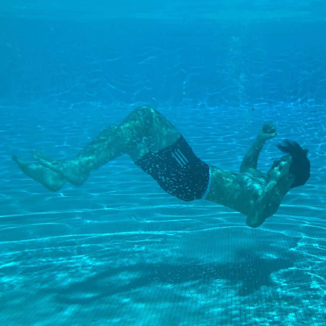 ブルックリン・ベッカムさんのインスタグラム写真 - (ブルックリン・ベッカムInstagram)「Underwater love 💋」10月13日 4時43分 - brooklynpeltzbeckham