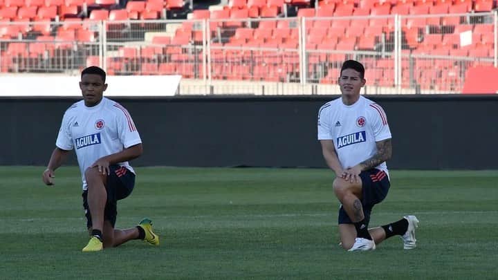 サッカー コロンビア代表チームのインスタグラム：「🎥 Así fue nuestro entrenamiento en el Estadio Nacional 🤜⚽️🤛  #VamosColombia 🇨🇴」