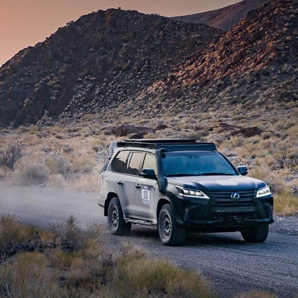 Lexus USAさんのインスタグラム写真 - (Lexus USAInstagram)「Billed as an 8-day off-road competition/road-trip for women, the @rebellerally takes place across more than 1200 miles of the California and Nevada desert. Follow the progress of the @thexelles and their #LexusLX by clicking the link in our bio.」10月13日 10時34分 - lexususa