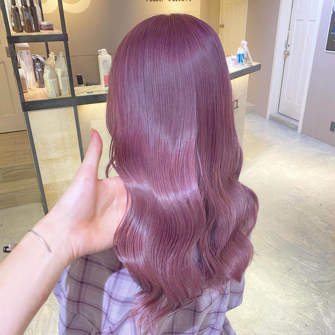 Beleza_official_instagramのインスタグラム：「ツヤツヤサラサラのピンクカラー☺︎ . ハイトーンでもサラサラで艶々の仕上がりに👼 . ブリーチ2回です！ .  絶対に失敗したくない方は是非指名予約をおすすめします！！ . 僕だけのオリジナルレシピとマル秘テクニックで艶々サラサラハイトーンにします！！」