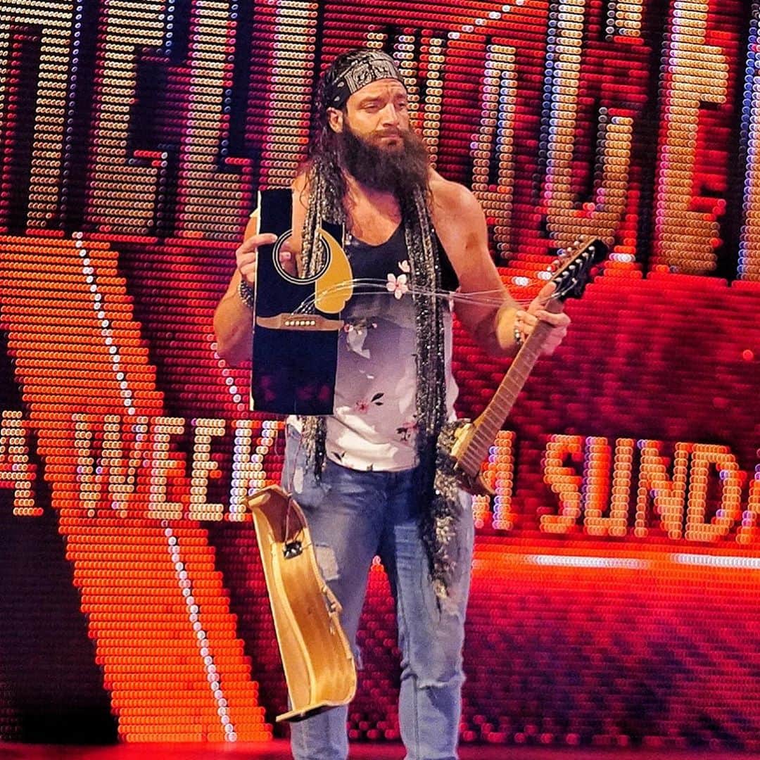 WWEさんのインスタグラム写真 - (WWEInstagram)「@iameliaswwe returns to the red brand!  What a send off for The Monday Night Messiah @wwerollins!  Welcome to #WWERaw @jeffhardybrand @ajstylesp1」10月13日 10時37分 - wwe