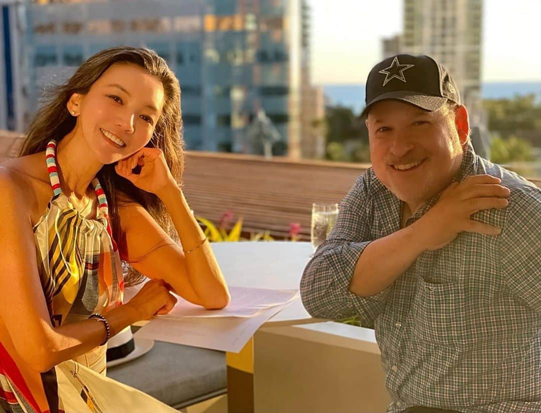 和央ようかさんのインスタグラム写真 - (和央ようかInstagram)「Beautiful sunset dinner @quiora_waikiki 😊👍😘Yammy 😘  サンセットディナー😊綺麗な夕陽に会えました🙏夕陽ふ最高、お料理も最高👍な夜でした。サンセットタイムが早くなってきてるね、日本も、かなり陽が短い？ Have a happy day 😊  #takakoworldstylin🌎 #lifestyle #hawaii #sunset  @frank.wildhorn #yokawao #和央ようか」10月13日 5時09分 - yokawao0215