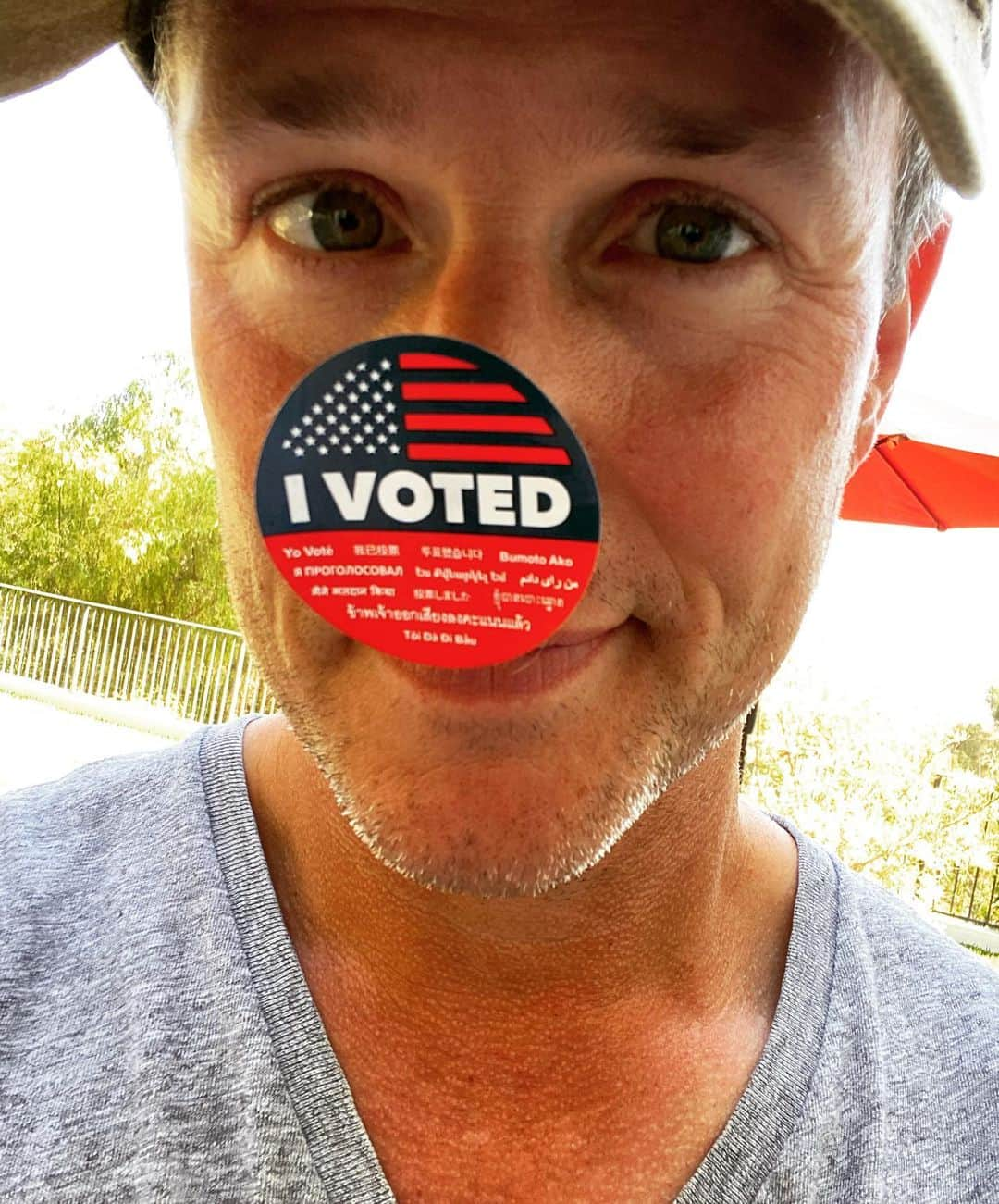 スコット・ウェインガーさんのインスタグラム写真 - (スコット・ウェインガーInstagram)「Vote early and avoid long lines on Election Day!」10月13日 5時19分 - scottweinger