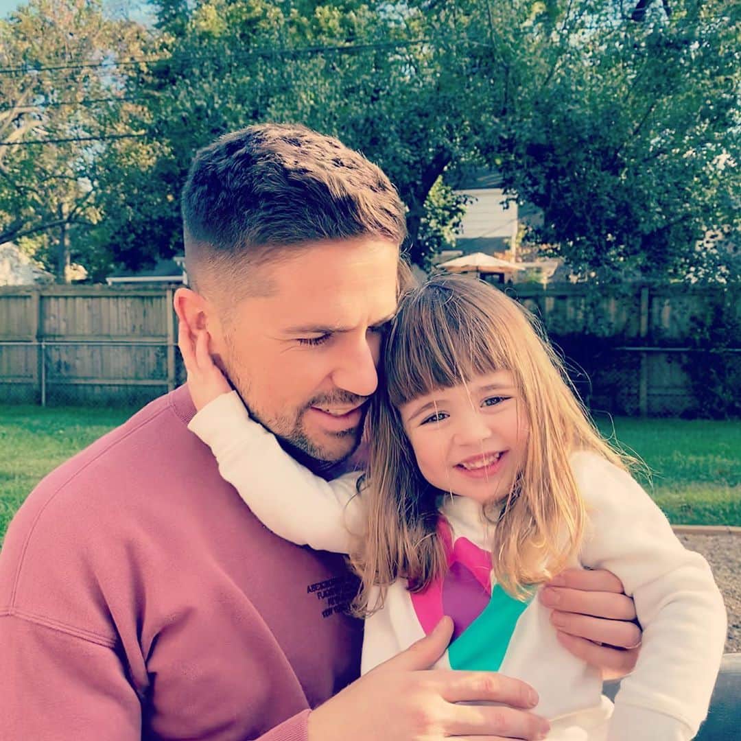 アンドレウ・フォンタスのインスタグラム：「Happy 3rd birthday to my “little” girl! #prouddad」