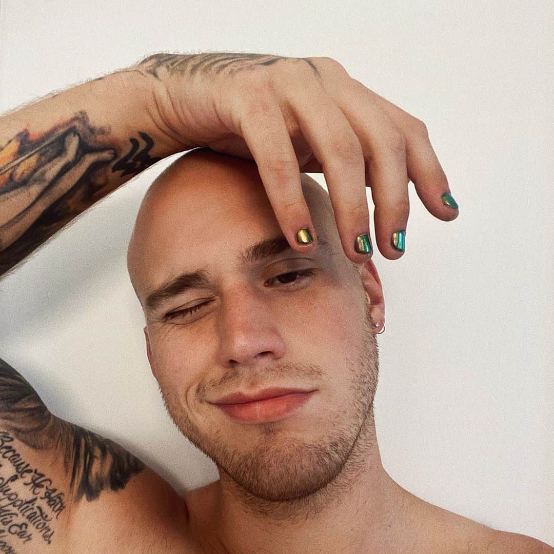 のインスタグラム：「Y’all like my new nails 😋」