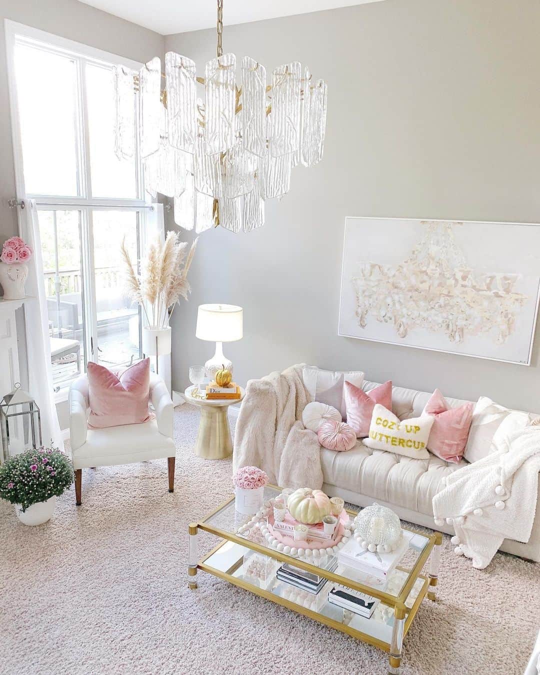 The Oliver Gal Artist Co.さんのインスタグラム写真 - (The Oliver Gal Artist Co.Instagram)「Chandelier Art to add an extra touch of glam to your home ❤️ beautiful setup by @nanlindy #olivergal」10月13日 6時01分 - olivergalart