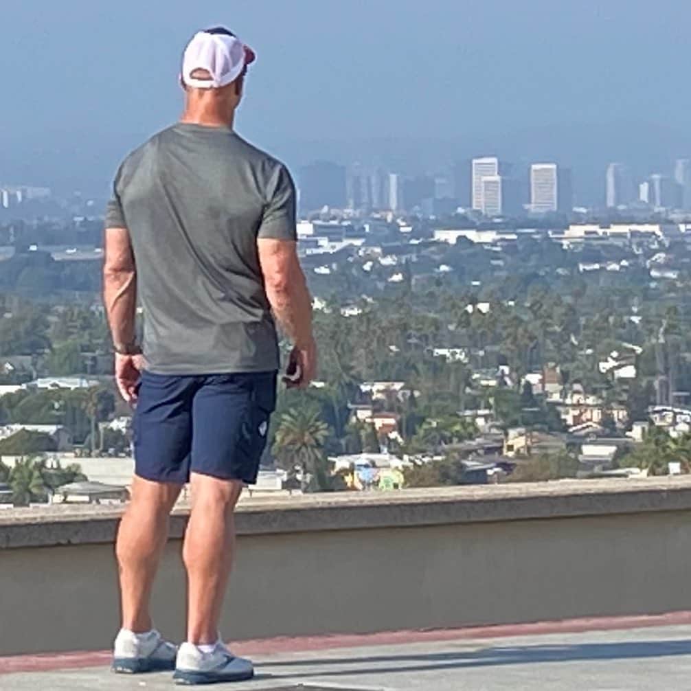 ストーン・コールド・スティーブ・オースチンのインスタグラム：「Looking out at the Mean Streets of Los Angle Eze.   Another episode of SUSA in the books. Stay tuned..  @usa_network  #usa #america #straightupsteveaustin   📷 Barsky」