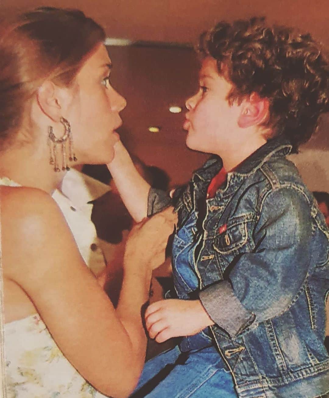 カロライナディークマンのインスタグラム：「do q será q o davi ta tentando me convencer nessa foto? ahahahah...  #diadascrianças ❤️」