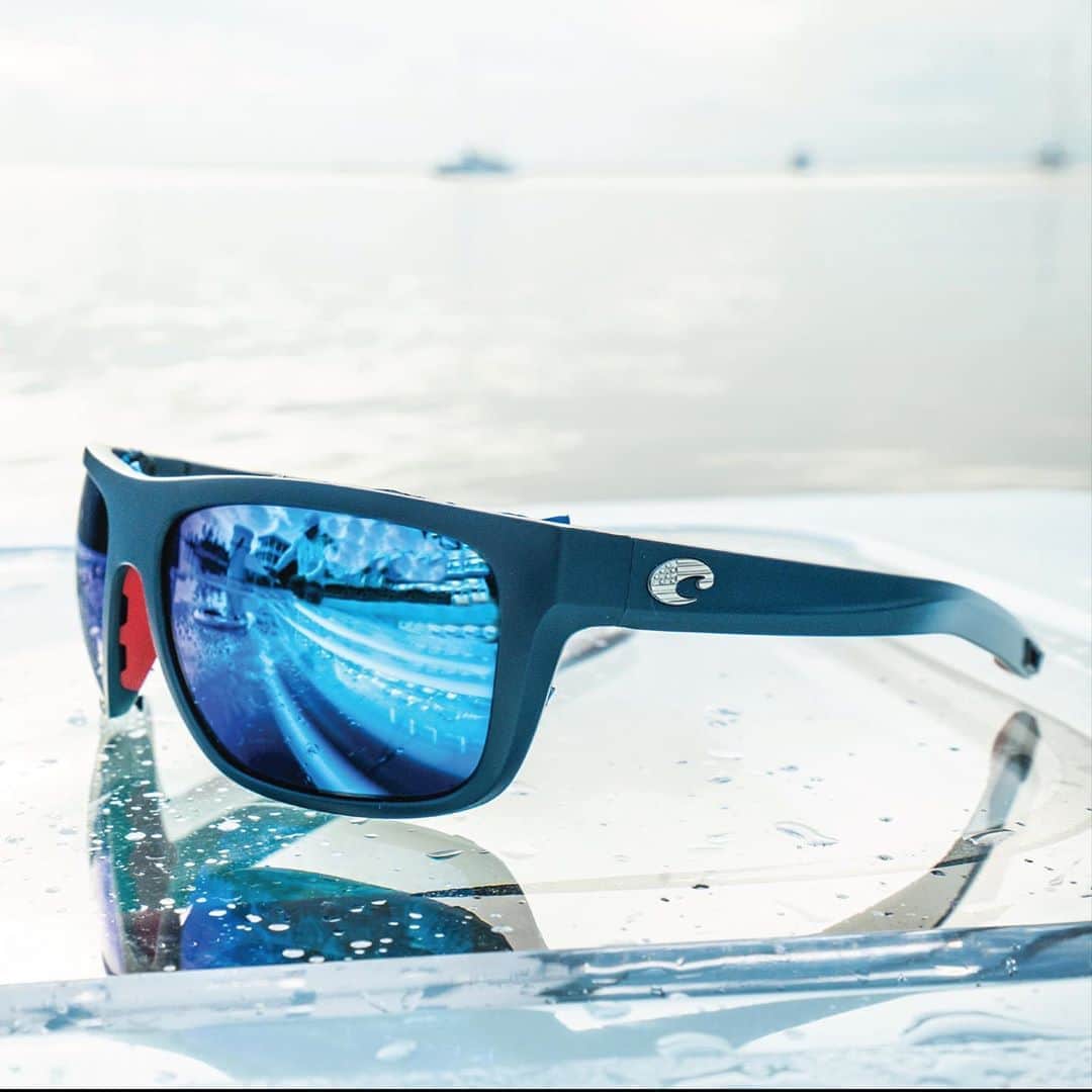 Costa Sunglassesのインスタグラム：「From sea to shining sea.  The Freedom Series supports @freedomfighteroutdoors to get veterans out on the water, and features top frames in new colorways, with flag-inspired accents, logos and temple designs. Learn more at the link in our bio. #SeeWhatsOutThere #BornOnTheWater」
