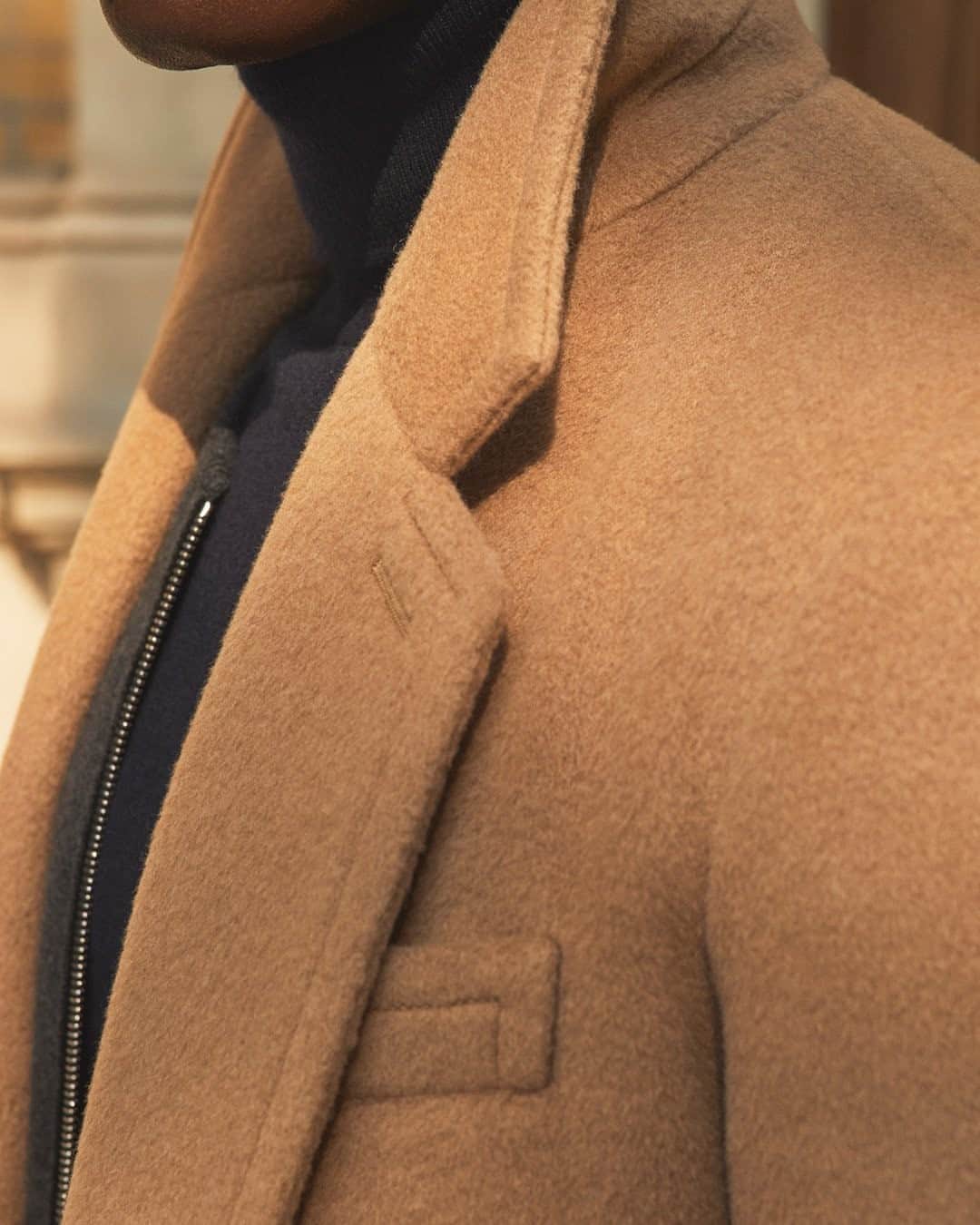 MR PORTERのインスタグラム：「There's simply nothing more classic than a camel coat, and accordingly it’s one of the headline investments in the latest Mr P. collection. Tailored and finished in Italy, this one is made from camel hair that's harvested by hand in the outer regions of Mongolia – it's lighter in weight than wool but is six times as insulating. Head to the link in bio to discover this, and the rest of the rather luxurious new arrivals from our in-house label, Mr P. #MrPmyway」