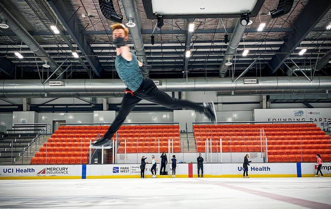 ショーン・ラビットさんのインスタグラム写真 - (ショーン・ラビットInstagram)「Soaring, flying...🦅⛸ 急上昇して飛ぶ . Skates @iskateriedell & @johnwilsonblades . . . . . . . .  #figureskating  #фигурноекатание #patinajeartistico  #training  #foodie  #fitfam  #travel  #love  #ootd  #japan  #flying  #travelphotography  #アメリカ #フィギュアスケート  #トレーニング  #メンズファッション  #筋トレ  #モデル  #イケメン  #ファッション  #おしゃれさんと繋がりたい  #今日の服  #いいね返し  #インスタ映え  #可愛い  #紀平梨花  #おはよう #羽生結弦 #鳥」10月13日 7時00分 - seanrabbitt