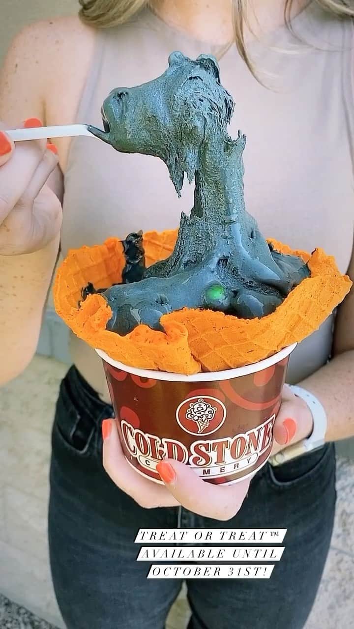 コールド・ストーン・クリーマリーのインスタグラム：「Try this spooky treat before it’s gone! 🦇🎃👻 Boo Batter is here until October 31st!」