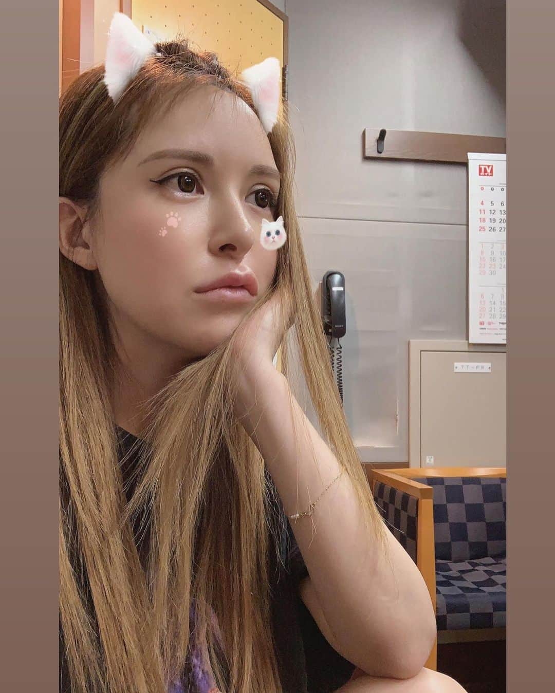 のインスタグラム：「おはよう～🐱」