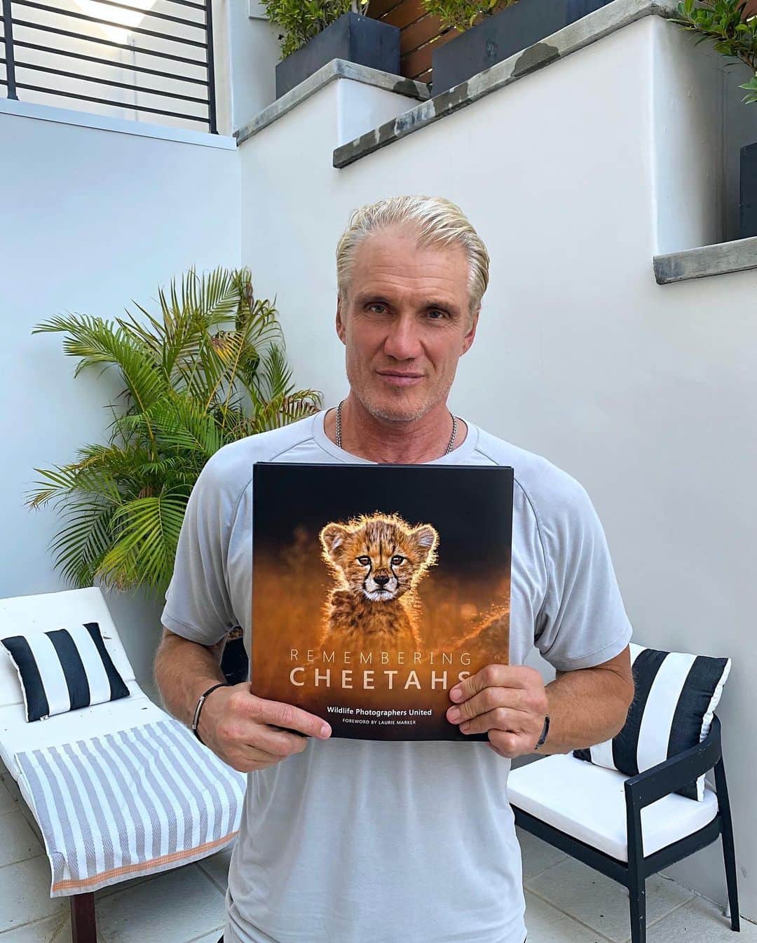 ドルフ・ラングレンのインスタグラム：「Help me save the last 7000  Cheetahs left in the wild by ordering your copy of the Remembering Cheetahs. 100% of all profits go directly to protecting Cheetahs. Some beautiful photos of these amazing creatures. Link in my story or go to @rememberingwildlife  #RememberingWildlifeDay #RememberingCheetahs」
