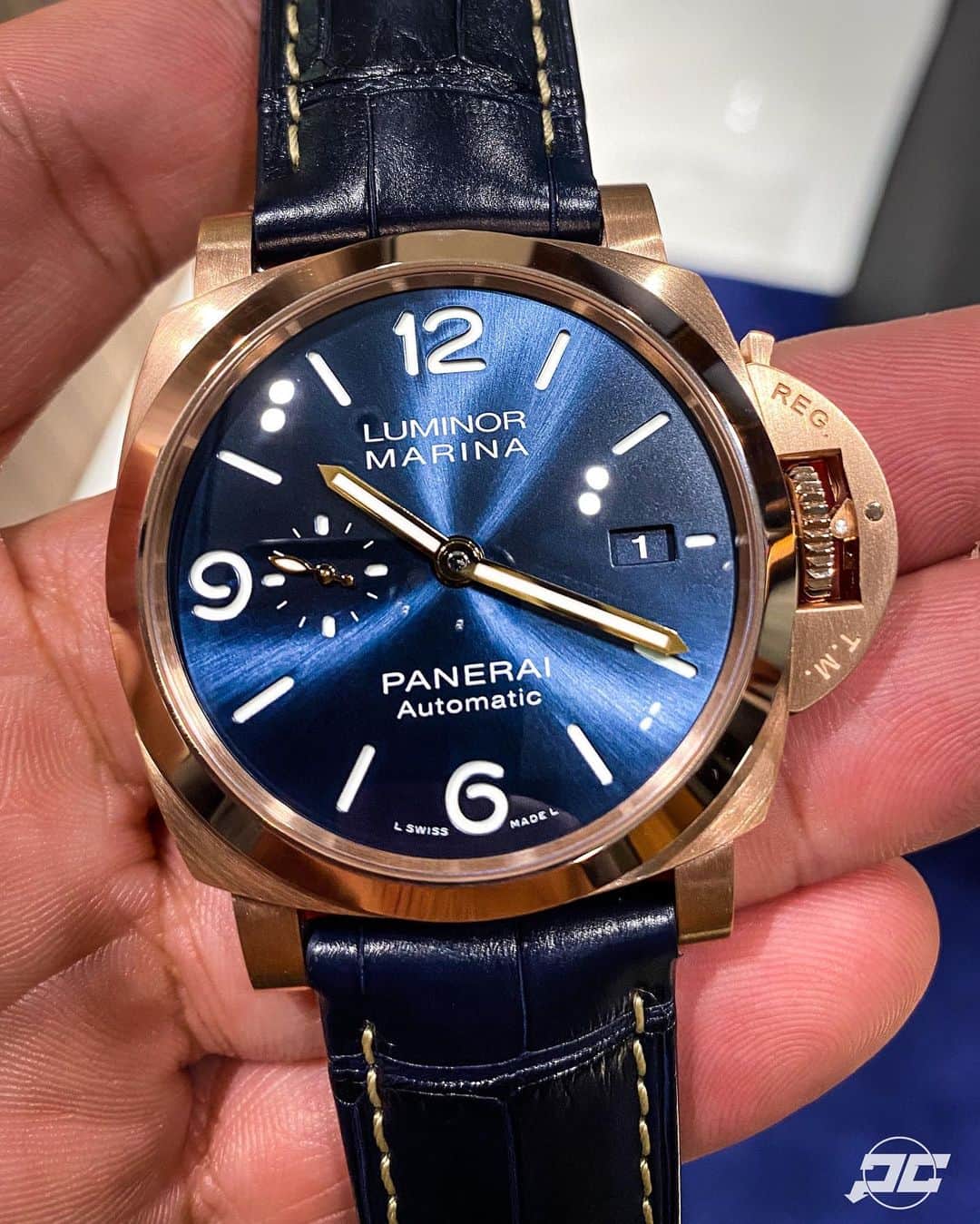 パネライのインスタグラム：「While you might not able to make it into a boutique to check out all the latest pieces like this new #Panerai #PAM1112 Luminor Marina Goldtech. You can still purchase it online via the e-commerce platform on the website.  This piece released online today and there will be more releases in coming months.   This particular model is featured on the site so you can get even more information and pricing. www.Panerai.com」