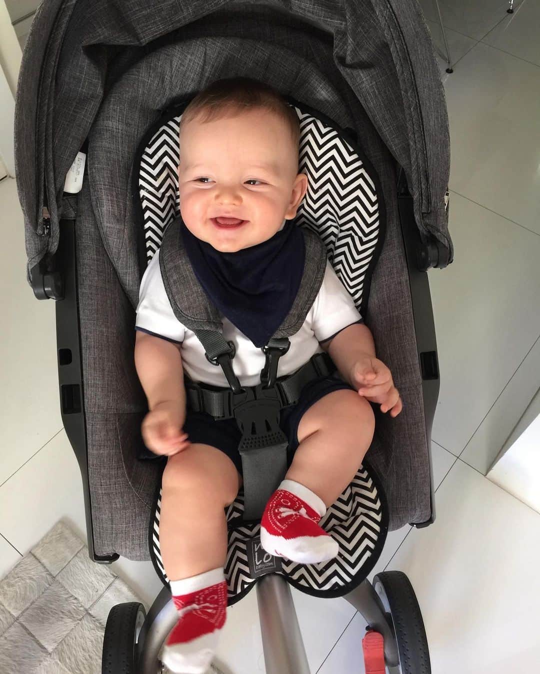Glam4Youのインスタグラム：「Só consigo agradecer Deus me dar um filho tão especial. Porque é isso que o Bê é. Uma criança amável, sensível, feliz, uma Luz na vida de quem o tem por perto. Que Deus e a vida te conserve sempre assim, meu filho. Tudo que eu puder fazer pra isso, farei. Te amo mto! Feliz dia das crianças ❤️」