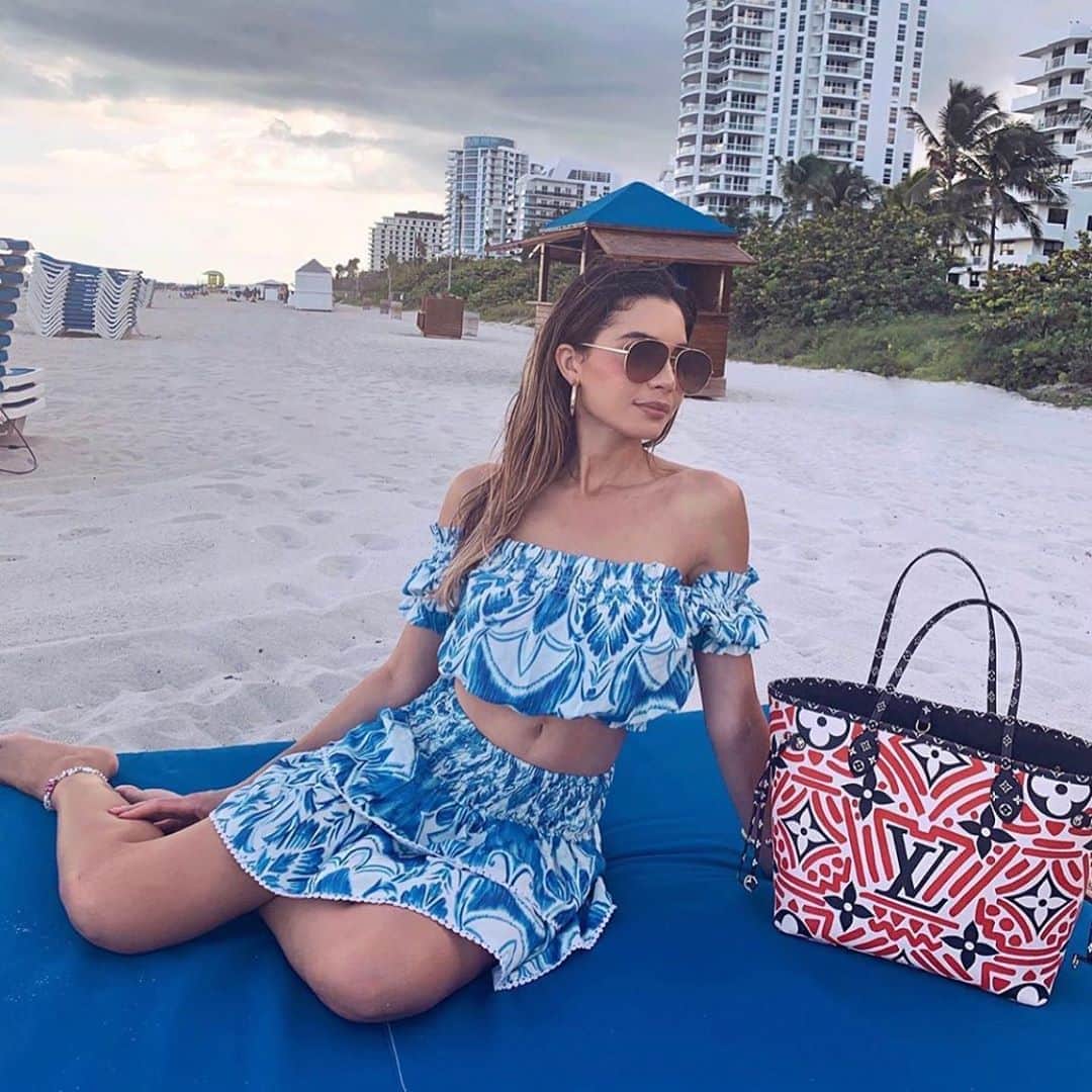 ナイトキャップさんのインスタグラム写真 - (ナイトキャップInstagram)「Missing the Miami Weather @jasmine_tosh in the Azul Encanto Set! Tap to Shop 🌴」10月13日 8時07分 - nightcapclothing