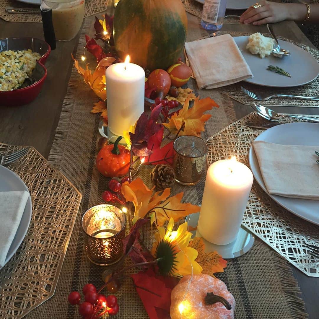 ジャクソン・ロバート・スコットさんのインスタグラム写真 - (ジャクソン・ロバート・スコットInstagram)「Happy Thanksgiving Canada!!! Thankful for you, my family and friendships near and far. So fun celebrating Emilia and her family’s first Thanksgiving dinner ever, and my first Canadian Thanksgiving! 🦃🍁🥰🥧 #thankful #blessed #turkeytime #dessertfirst」10月13日 8時12分 - jacksonrobertscottofficial