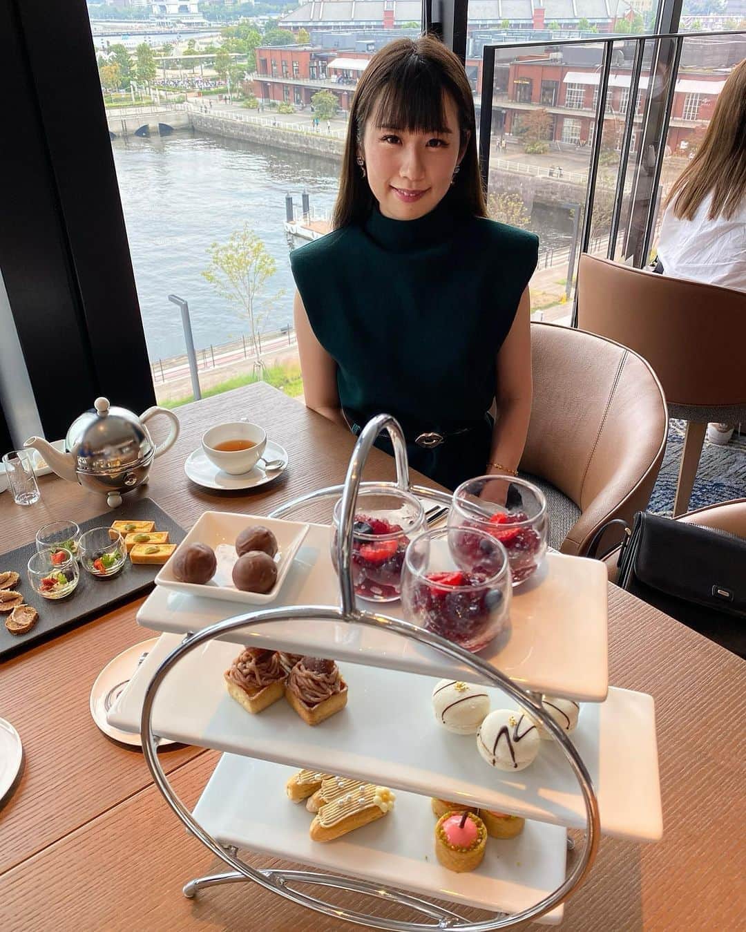 のインスタグラム：「アフタヌーンティー☕️🍰 1つ1つがとっても美味しかったです🥰✨  #afternoontea #アフタヌーンティー #インターコンチネンタル横浜pier8 #intercontinental #みなとみらい #photo #likeforlikes  #photooftheday #instagood #igers #좋아요 #写真好きな人と繋がりたい #여행 #sexy #followｍe #follow #instalike #photooftheday ﻿ #dessert #eat #yummy #food #gourmet  #happy #グルメスタグラム #instafood #foodstagram #sweets #lounge #clublounge」