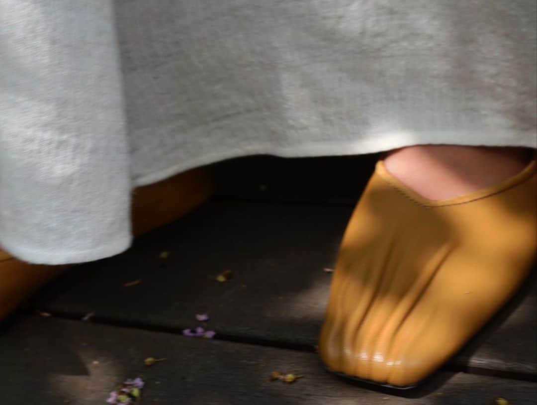JUNNAさんのインスタグラム写真 - (JUNNAInstagram)「@etretokyo  今週の新作シューズは  レースアップショートブーツ  筒や履き口など、華奢なラインが美しいブーツ 足にやさしくフィットする柔らかさや、歩きやすさが魅力です☺️  20AWシューズ全部スクエア🤭  個人的には今年はこのバレエシューズ、年間通して一番のお気に入りだったな🤍  #2020ETRE_AW  【新作発売スケジュール】 📍ルミネ新宿店　毎週木曜日 📌ETRÉ TOKYO  毎週木曜日19:00 📌ZOZOTOWN  毎週金曜12:00 📌ELLESHOP  毎週土曜19:30  #etretokyo#靴#シューズ#靴好き #shoes#モノトーン#ブラックコーデ #ブラック #black#冬#秋冬コーデ #秋冬」10月13日 8時26分 - junna